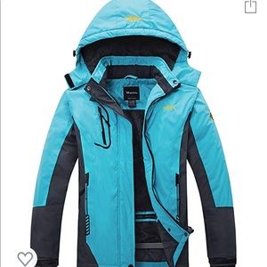 Very very warm ski jacket. Worn once! Size small